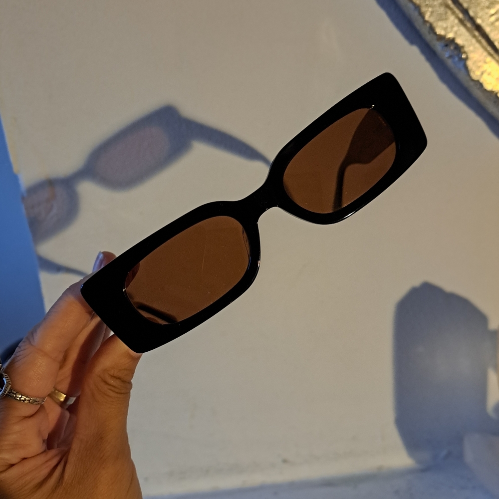 Chic Black Sunglasses - Eleventh Hour